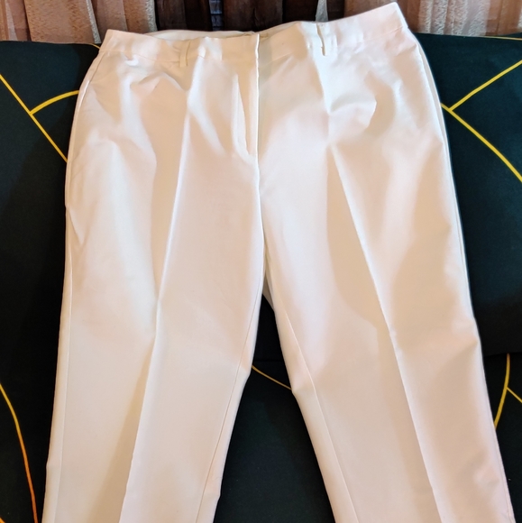 Emaline, white Capri 16W - Picture 2 of 5